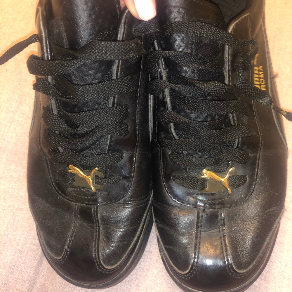 Puma All Black Tennis shoes